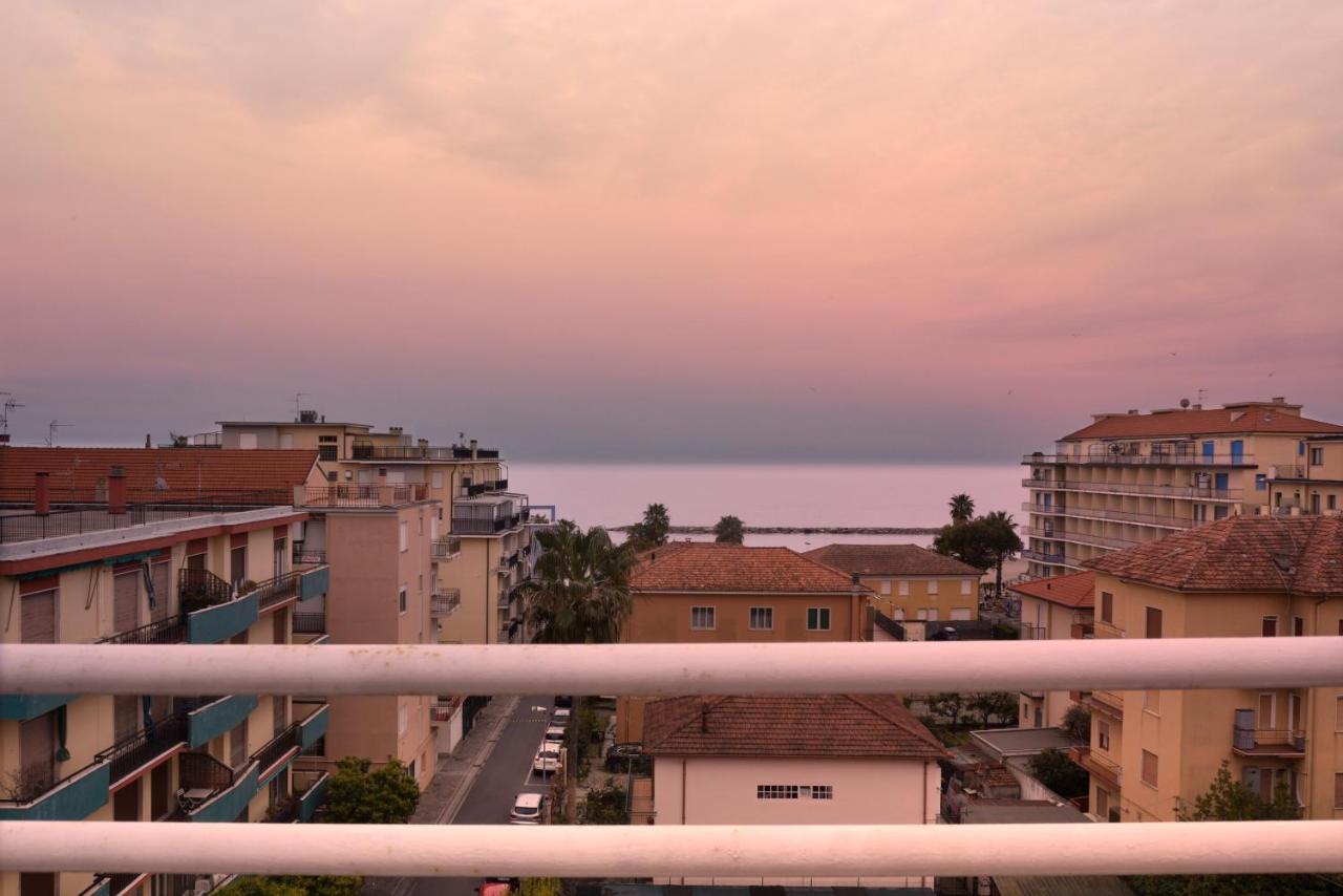 Hotel Ristorante La Marina Mhotelsgroup San Bartolomeo Al Mare Dış mekan fotoğraf