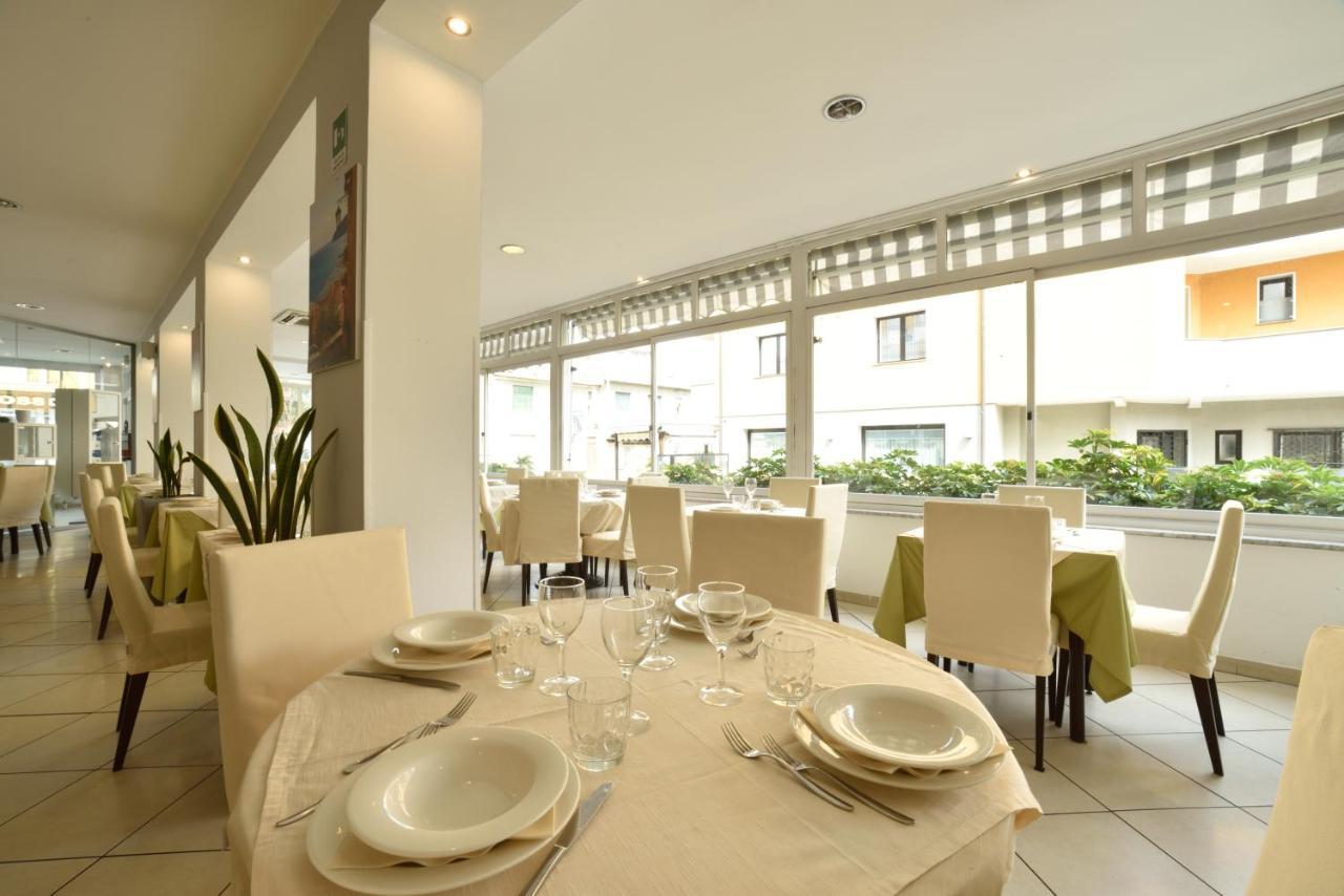 Hotel Ristorante La Marina Mhotelsgroup San Bartolomeo Al Mare Dış mekan fotoğraf