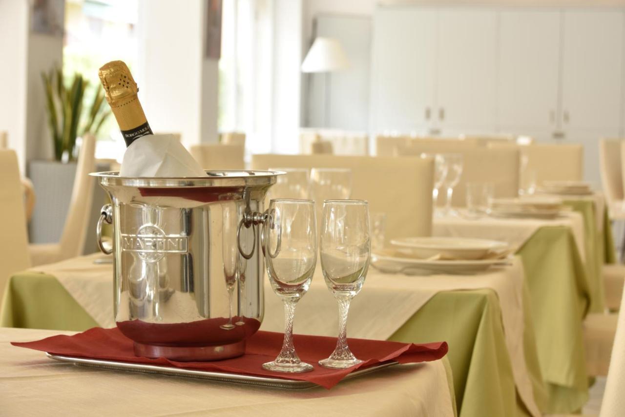 Hotel Ristorante La Marina Mhotelsgroup San Bartolomeo Al Mare Dış mekan fotoğraf