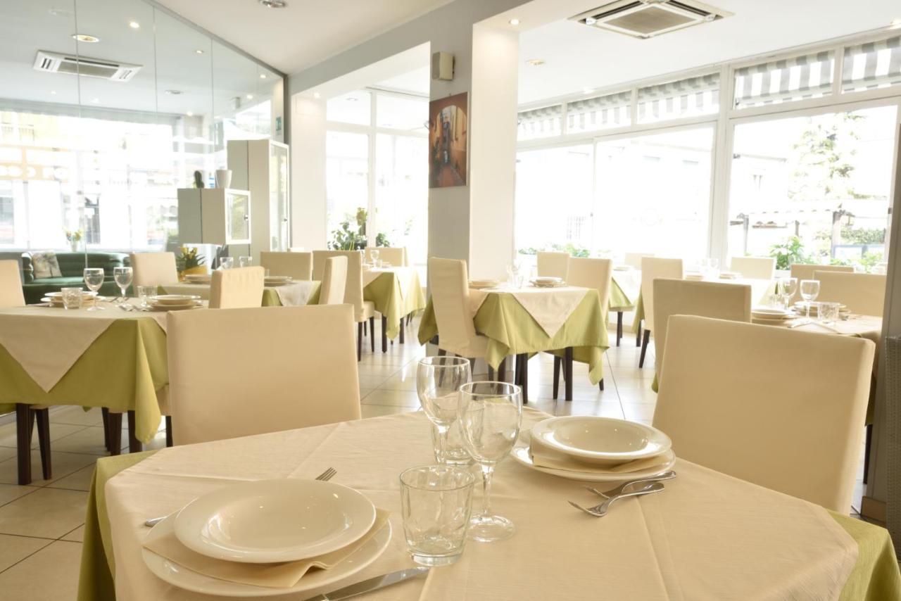 Hotel Ristorante La Marina Mhotelsgroup San Bartolomeo Al Mare Dış mekan fotoğraf