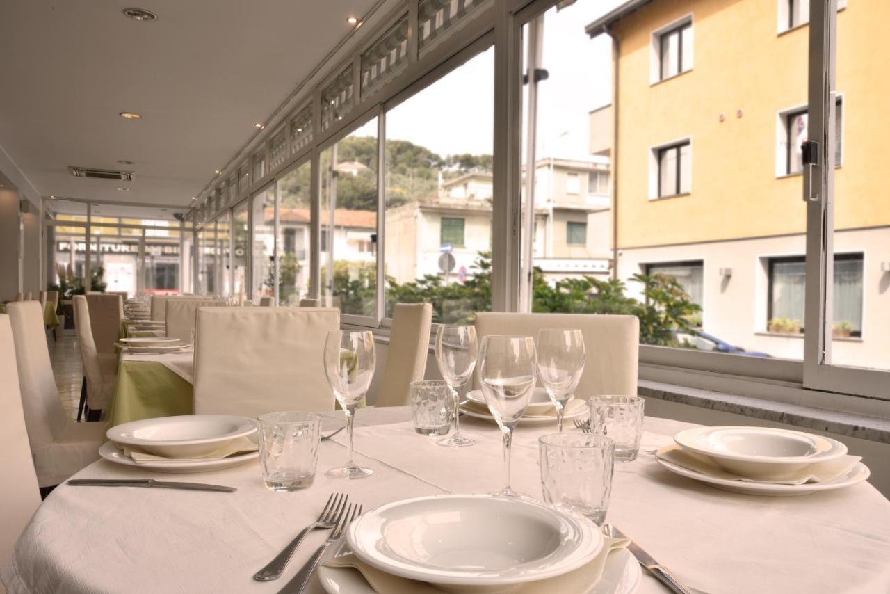 Hotel Ristorante La Marina Mhotelsgroup San Bartolomeo Al Mare Dış mekan fotoğraf