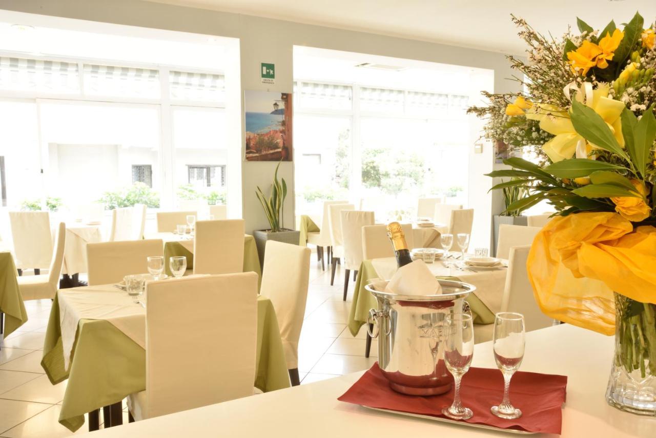 Hotel Ristorante La Marina Mhotelsgroup San Bartolomeo Al Mare Dış mekan fotoğraf