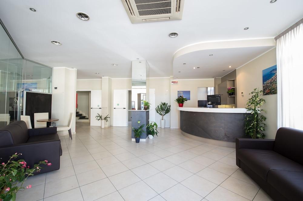 Hotel Ristorante La Marina Mhotelsgroup San Bartolomeo Al Mare Dış mekan fotoğraf