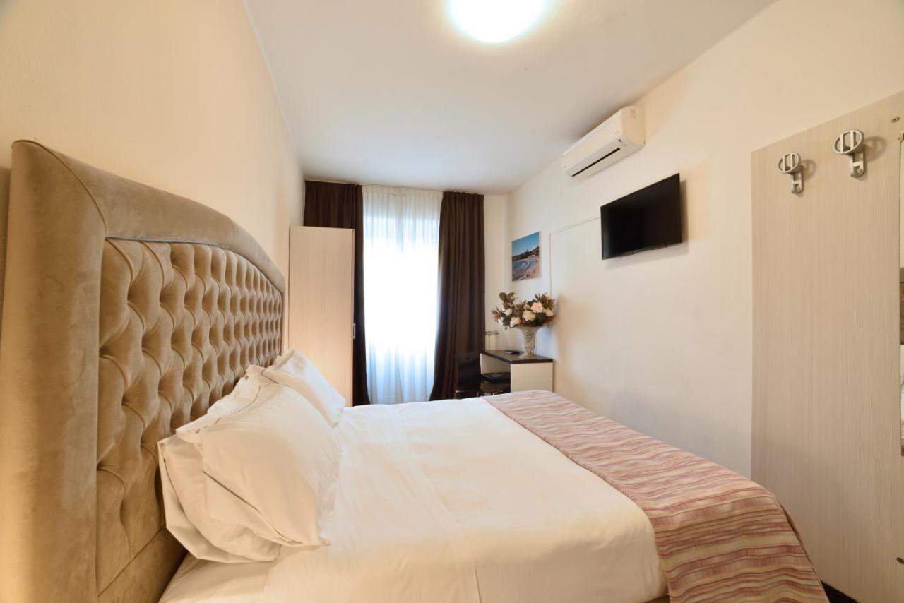 Hotel Ristorante La Marina Mhotelsgroup San Bartolomeo Al Mare Dış mekan fotoğraf