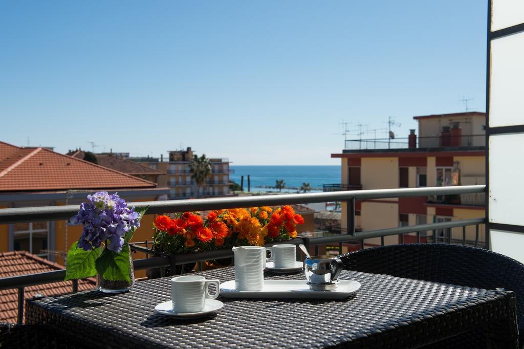 Hotel Ristorante La Marina Mhotelsgroup San Bartolomeo Al Mare Dış mekan fotoğraf