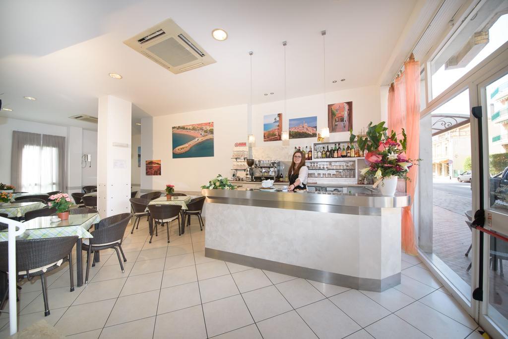 Hotel Ristorante La Marina Mhotelsgroup San Bartolomeo Al Mare Dış mekan fotoğraf