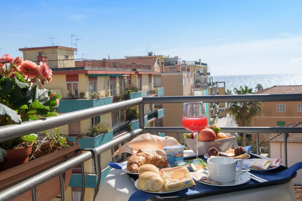 Hotel Ristorante La Marina Mhotelsgroup San Bartolomeo Al Mare Dış mekan fotoğraf