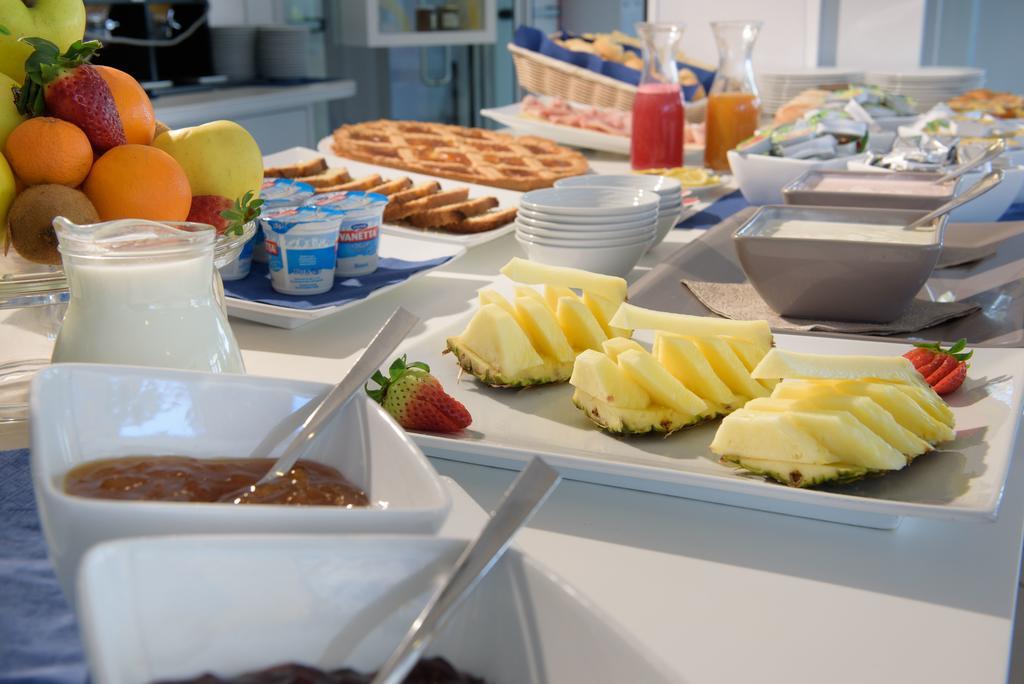 Hotel Ristorante La Marina Mhotelsgroup San Bartolomeo Al Mare Dış mekan fotoğraf