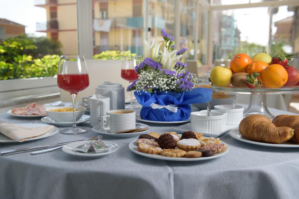 Hotel Ristorante La Marina Mhotelsgroup San Bartolomeo Al Mare Dış mekan fotoğraf